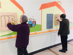 “阳光家园”玩具墙