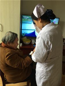 医生每日量血压